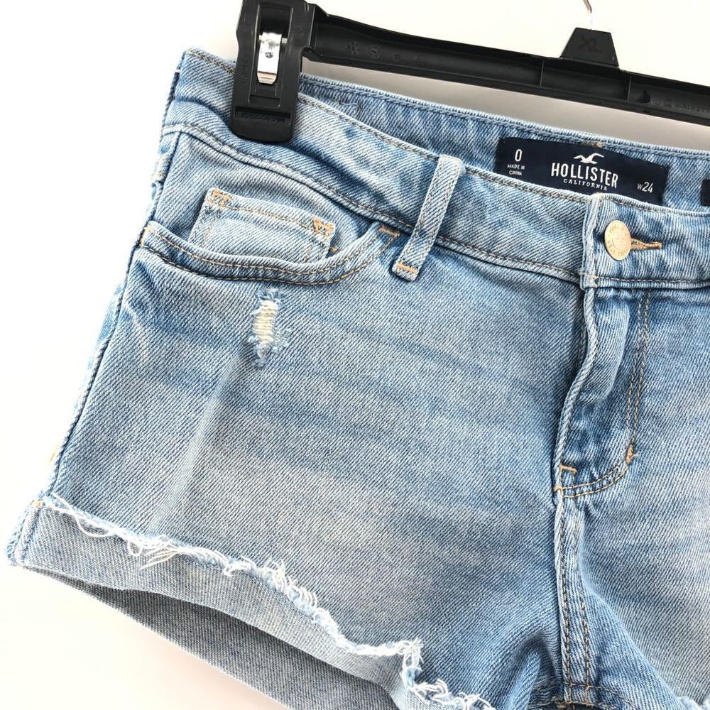 Hollister Low Rise Short Short Floral Embroidered cuff 0/24w - Picture 4 of 11